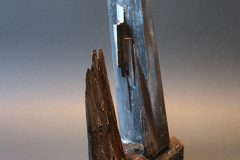 Olasz Attila Magányos felszín 2018 fa, festék